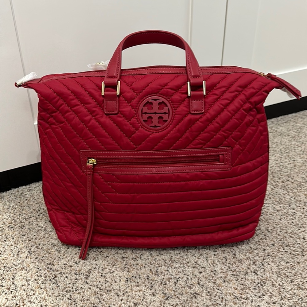 NEW NBU Tory Burch quilted nylon slouchy satchel